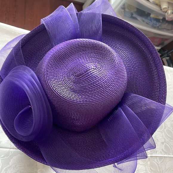 GORGEOUS PURPLE HAT WITH NECK STRING - Picture 9 of 9